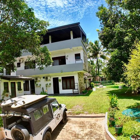 Horizon Inn By Oceanlife Surf Stay Weligama Exterior photo
