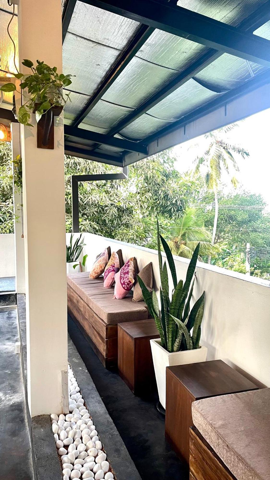 Horizon Inn By Oceanlife Surf Stay Weligama Exterior photo