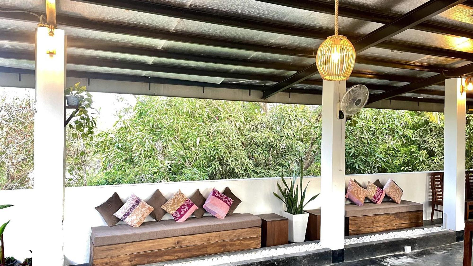 Horizon Inn By Oceanlife Surf Stay Weligama Exterior photo