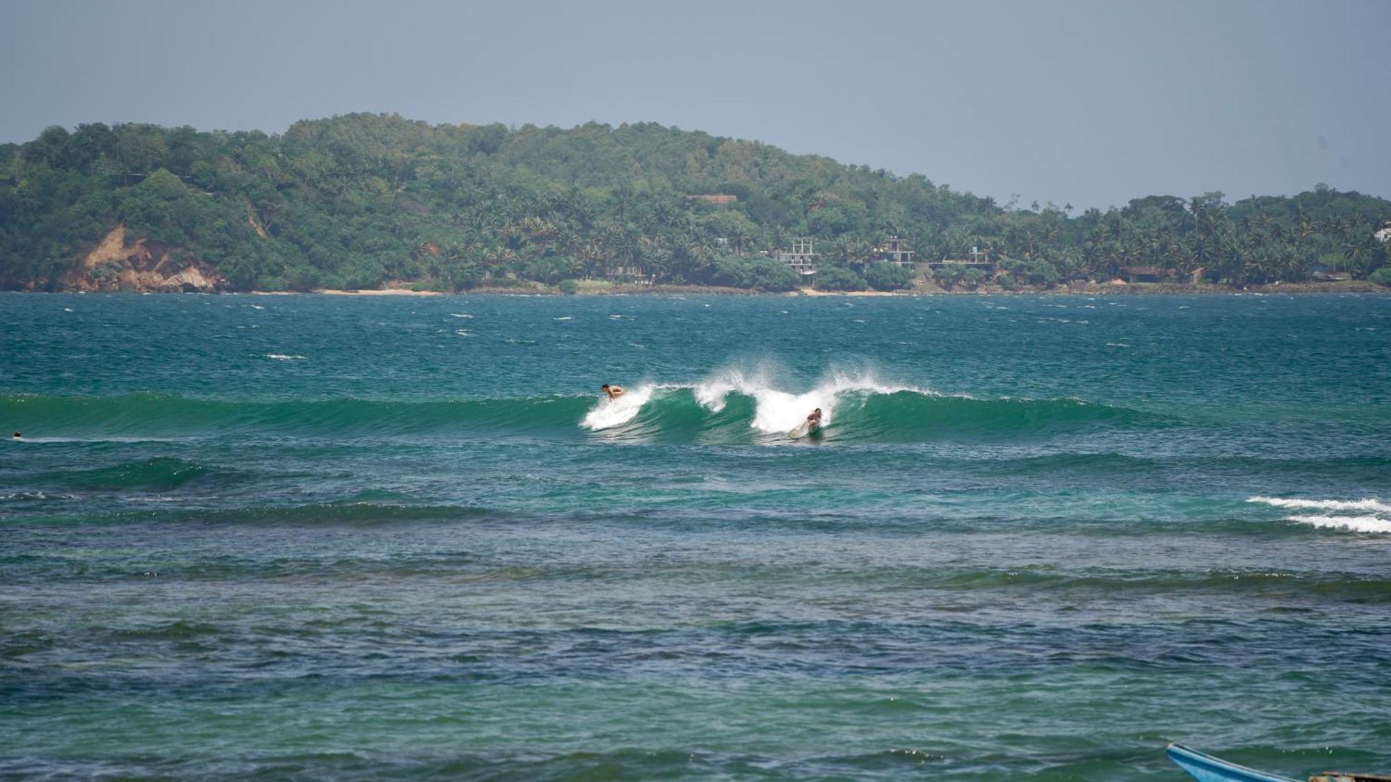 Horizon Inn By Oceanlife Surf Stay Weligama Exterior photo