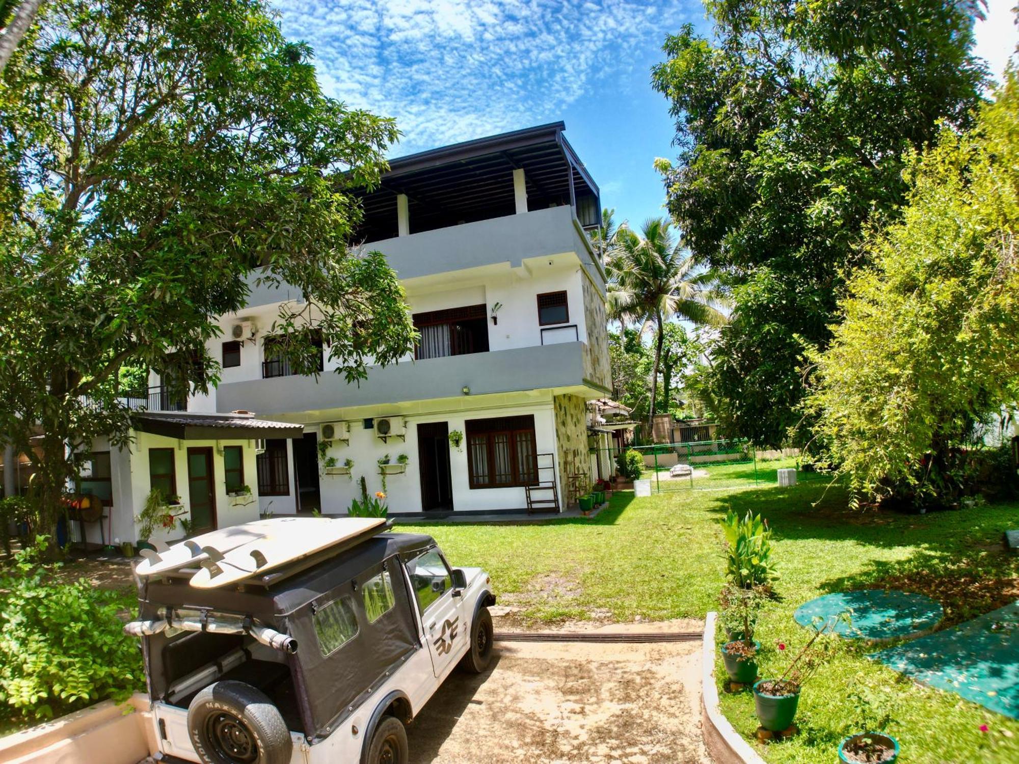 Horizon Inn By Oceanlife Surf Stay Weligama Exterior photo