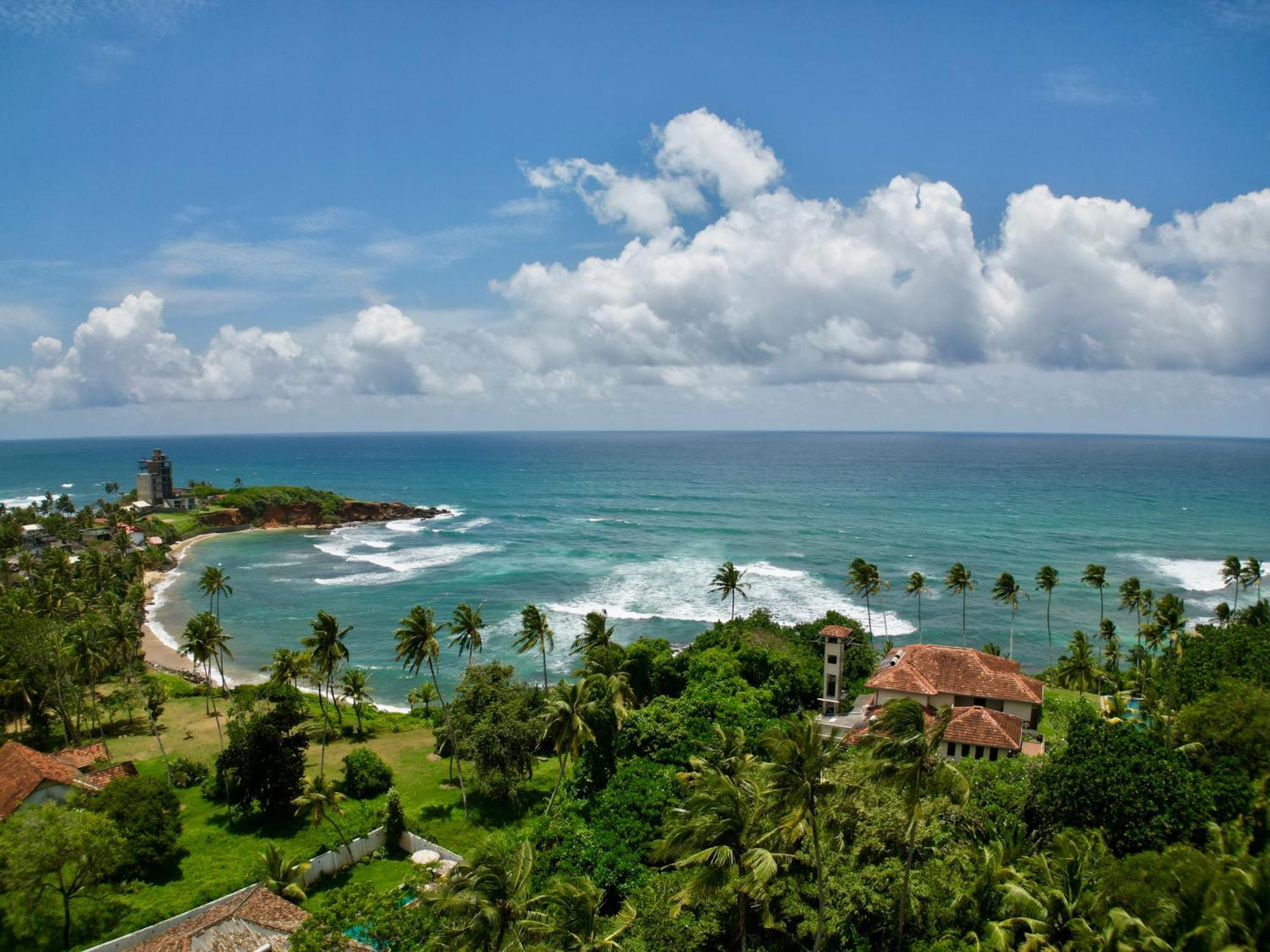 Horizon Inn By Oceanlife Surf Stay Weligama Exterior photo