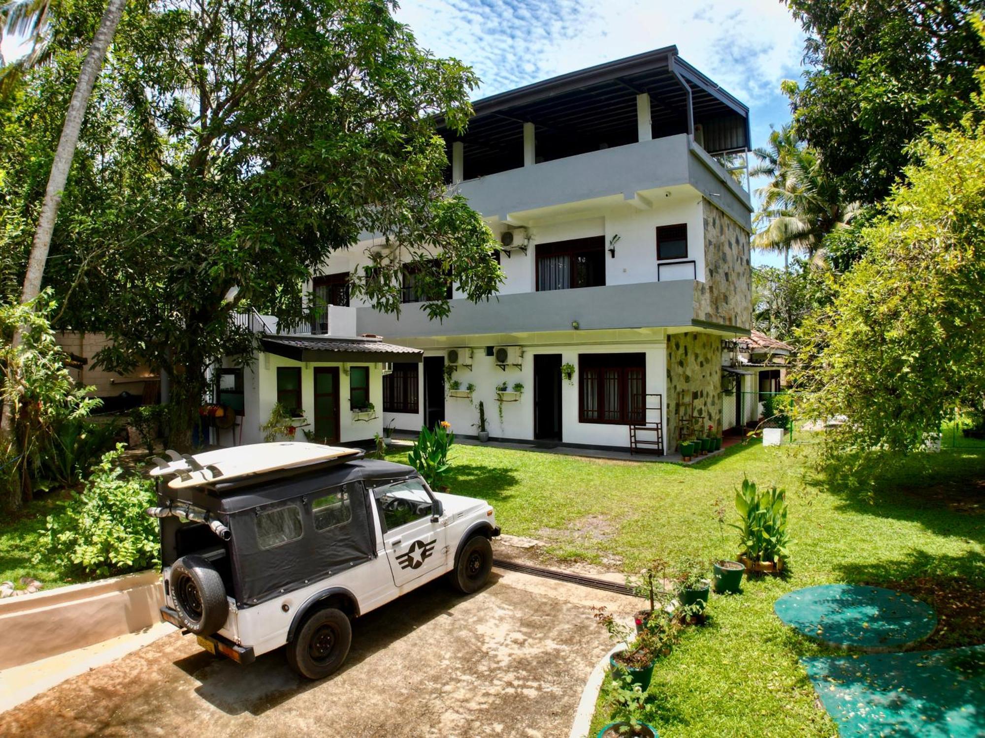 Horizon Inn By Oceanlife Surf Stay Weligama Exterior photo