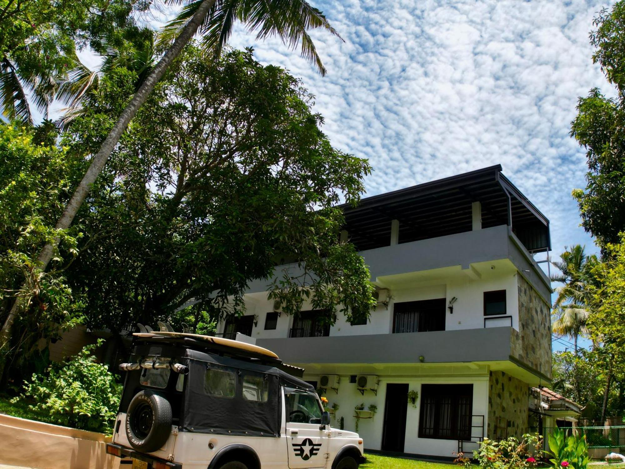 Horizon Inn By Oceanlife Surf Stay Weligama Exterior photo