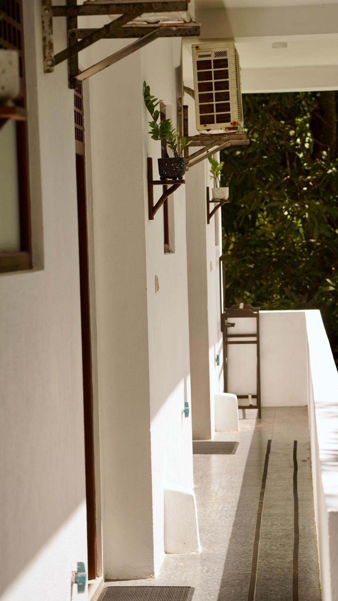 Horizon Inn By Oceanlife Surf Stay Weligama Exterior photo