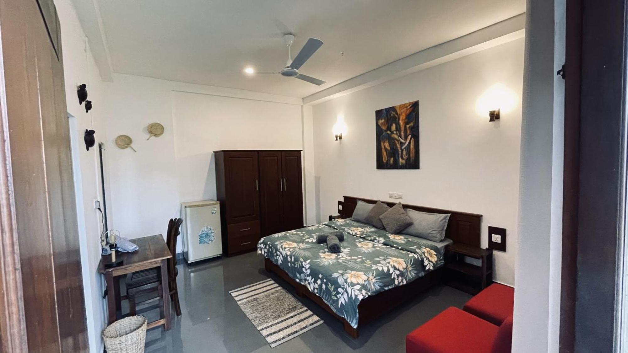 Horizon Inn By Oceanlife Surf Stay Weligama Exterior photo